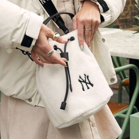 Túi MLB Basic Small Logo Fleece Bucket Bag New York Yankees Cream