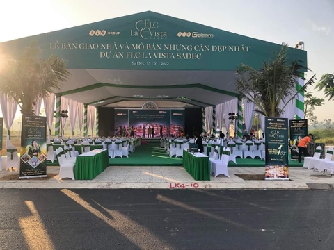 Sản phẩm vải phủ bàn và ghế cung cấp cho lễ bàn giao nhà của FLC