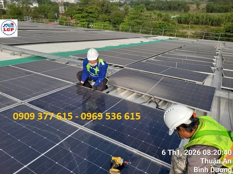 Đội ngũ kỹ thuật Công ty Lê Gia Phát thi công hệ thống điện mặt trời nhà xưởng tại Bình Dương - Công ty sữa Cô gái Hà Lan