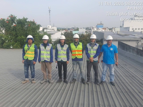 Đội ngũ kỹ thuật Lê Gia Phát triển khai dự án điện mặt trời nhà xưởng Chả cá Hạnh Hùng, Sadec, tỉnh Đồng Tháp