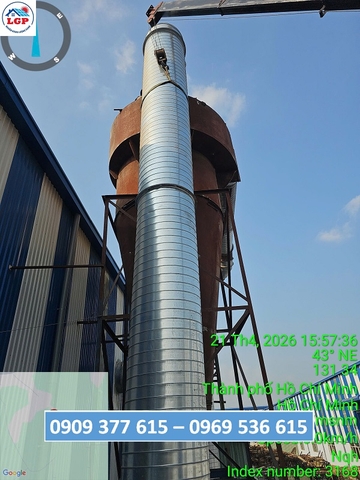 Kỹ thuật viên Lê Gia Phát đã thi công lắp thùng lọc bụi, lắp ống gió cho xưởng gỗ Triệu Phú Lộc.