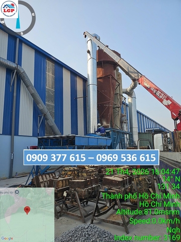 Kỹ thuật viên Lê Gia Phát đã thi công lắp thùng lọc bụi, lắp ống gió cho xưởng gỗ Triệu Phú Lộc.