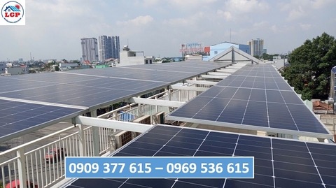 Kỹ thuật Lê Gia Phát đã thực hiện công tác kiểm tra và bảo trì định kỳ hệ thống điện năng lượng mặt trời tại Công ty Rau củ Monari