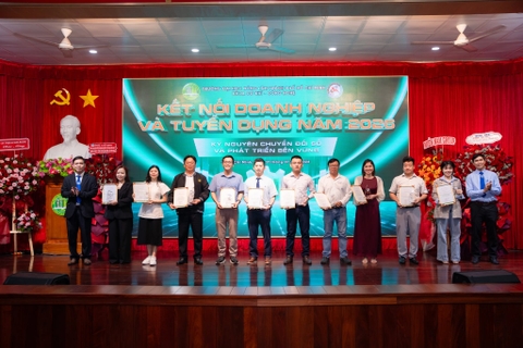 Lê Gia Phát đồng hành cùng sinh viên Đại học Nông Lâm TP.HCM trong chương trình kết nối doanh nghiệp