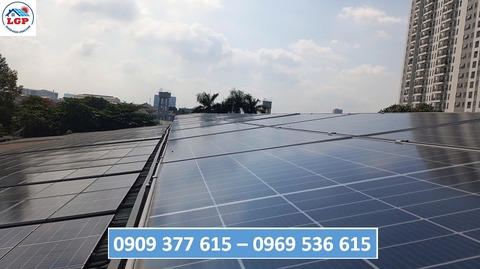 Kỹ thuật Lê Gia Phát đã thực hiện công tác kiểm tra và bảo trì định kỳ hệ thống điện năng lượng mặt trời tại Công ty Hiếu Linh