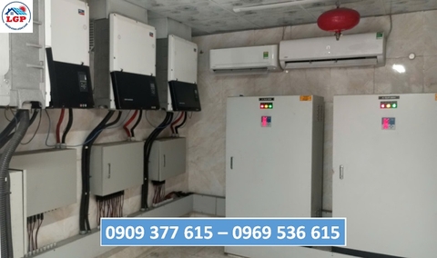 Kỹ thuật Lê Gia Phát đã thực hiện công tác kiểm tra và bảo trì định kỳ hệ thống điện năng lượng mặt trời tại Công ty Hiếu Linh