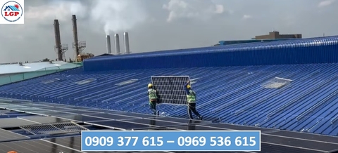Đội ngũ kỹ thuật Lê Gia Phát lắp đặt tấm pin năng lượng mặt trời tại dự án Dongjin ngày 19/06