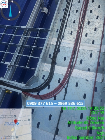 Đội ngũ Lê Gia Phát lắp đặt máng cáp và sắp xếp cáp DC đúng tiêu chuẩn kỹ thuật tại dự án Dong Jin