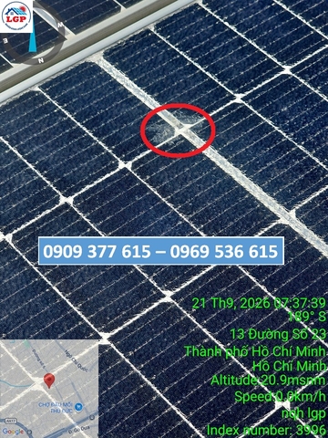 Thay thế tấm pin bị bể tại hệ thống điện mặt trời kho lạnh TP Thủ Đức