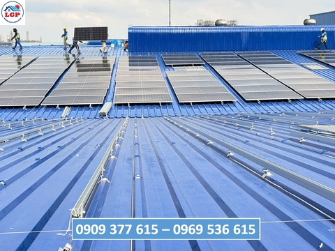 Lê Gia Phát thi công điện mặt trời nhà xưởng 1900 tấm pin Nhơn Trạch Đồng Nai