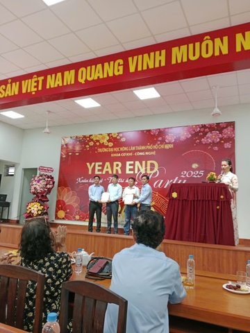 Lê Gia Phát bàn giao hệ thống điện năng lượng mặt trời có lưu trữ kết hợp hệ bơm nước tưới tiêu cho nông nghiệp, đồng thời ký kết thỏa thuận hợp tác với Trường Đại học Nông Lâm.