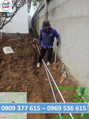 Lê Gia Phát đang thi công hệ thống điện tại công trình Biệt thự Đồng Nai