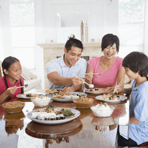 Bữa cơm gia đình đã được cải thiện hơn – Khi tình cảm được nêm đủ “gia vị” yêu thương