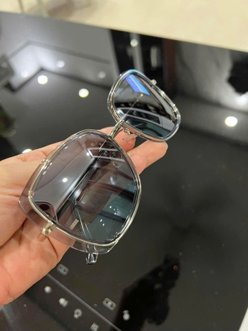 Kính râm Mecerdes mắt xám khói siêu cool ngầu