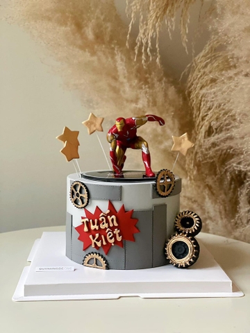 รูปปั้นคนเหล็กพลาสติกแข็งพร้อมฐาน (PVC)