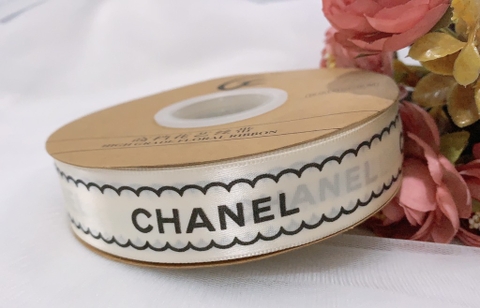 ริบบิ้นชาแนล 2.5 ซม. x 50ม. ขอบกระดาษลูกฟูก - สีครีม.