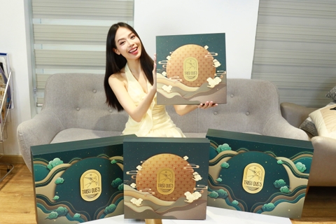 Cùng Hoa hậu Huỳnh Thị Thanh Thủy chuẩn bị cho một mùa trung thu thật bình an và nhiều sức khỏe với Yến Triều Quế Thượng Đỉnh