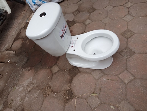 Bồn Cầu 2 Khối Thái Bình rẻ xả gạt