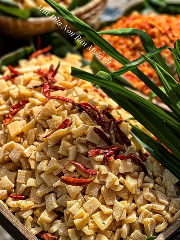 MỨT DỪA NON MUỐI ỚT (500G)