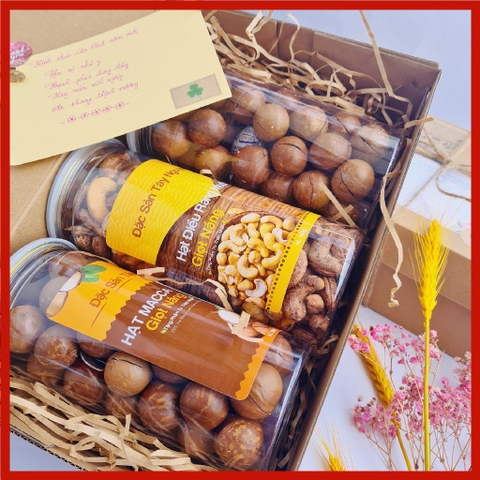 Bộ qu� tặng 8/3 Combo Đủ Đầy gồm 1Kg Hạt Mắc Ca Đăk Lăk, v� 0.5kg Hạt Điều Rang Muối Xếp Hoa từ N�ng sản GIỌT NẮNG