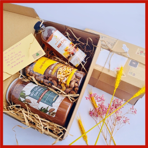 Bộ qu� tặng 8/3 gồm Hạt Mắc Ca loại Thượng Hạng, Hạt Điều Rang Muối size A+, Bột Ca Cao Thơm Ngon, Mật Ong Nguy�n Chất