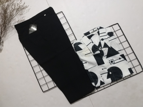 Set áo sơ mi vuông tròn phối với quần tây đen công sở