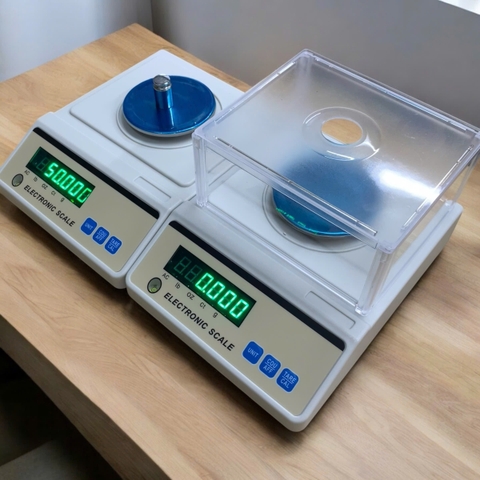 Cân điện tử 3 số lẻ JCS-C 0.001g/300g - kèm lồng kính chắn gió