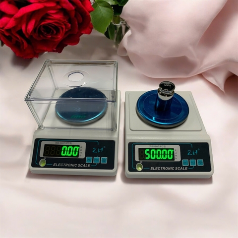 Cân điện tử 2 số lẻ ZH 3KG/0.01G - Kèm lồng kính