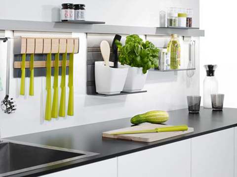 Các tiêu chí để đánh giá phụ kiện tủ bếp cao cấp với loại thường