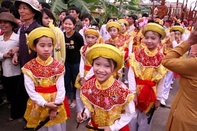 Hội Làng Bát Tràng Ngày 14, 15, 16 Tháng 2 (Âm Lịch) Hàng Năm.