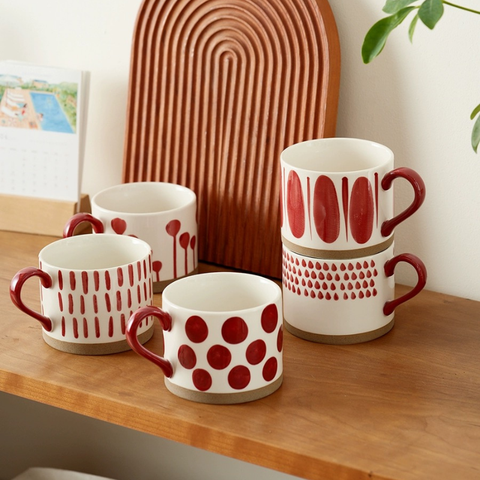 Cốc sứ hoạ tiết màu đỏ