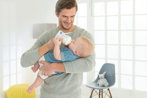 Bình sữa núm nghiêng Pisa Chicco Natural Feeling 0m+ 150ml