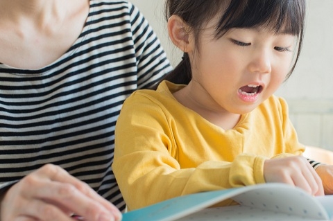 Muốn con giỏi giao tiếp? Mẹ không nên bỏ qua kỹ năng này