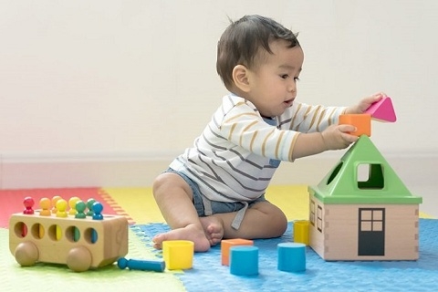 Đồ chơi dành cho bé từ 8 - 11 tháng tuổi