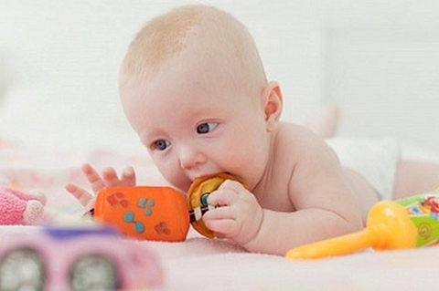 Quá trình phát triển của bé từ 5 đến 6 tháng tuổi