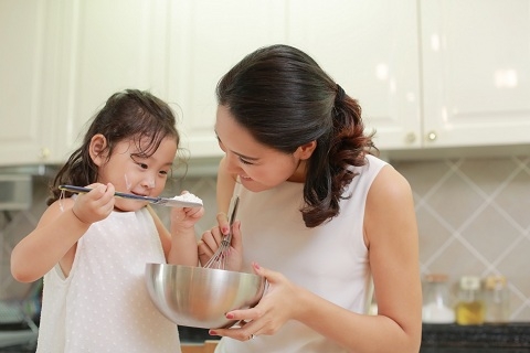 Trải nghiệm nấu ăn: cách hiệu quả để dạy trẻ kỹ năng sống