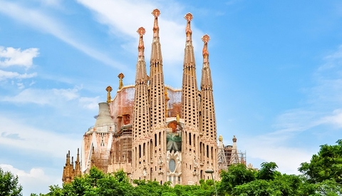 Khám Phá Sức Hút Độc Đáo Của Sagrada Familia, Barcelona: Tour Du Lịch Kiến Trúc Tại Tây Ban Nha