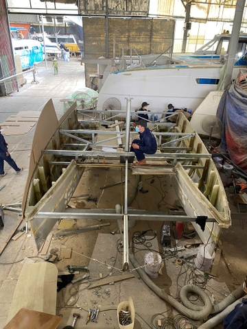 Tập 1: Hành Trình Đóng Thuyền Buồm 2 Thân 7 Mét Bằng Composite tại Việt Nam