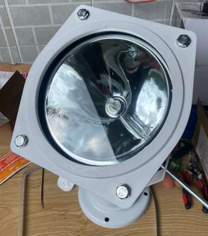 Đèn Pha Chiếu Luồng TG9 (Hãng OEM) , Điện Áp 12/ 24V Công Suất 150W Bóng Xenon Ánh Sáng Trắng Cực Mạnh