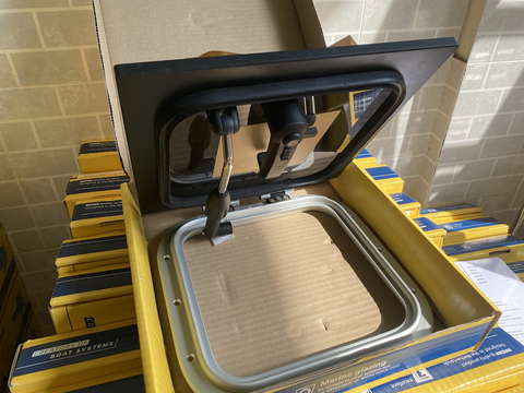 FGH2626 VETUS NẮP MẶT SÀN BOONG 330x330mm | 260x260mm Có Ty Chống Có thể Đóng Mở 90 độ , Không Có Lưới chống muỗi