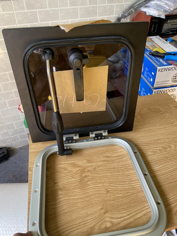 FGH2626 VETUS NẮP MẶT SÀN BOONG 330x330mm | 260x260mm Có Ty Chống Có thể Đóng Mở 90 độ , Không Có Lưới chống muỗi