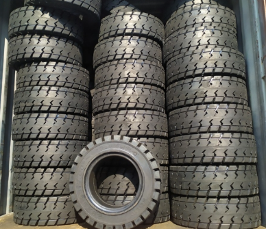 Những thói quen vận hành làm lốp xe nâng nhanh xuống cấp