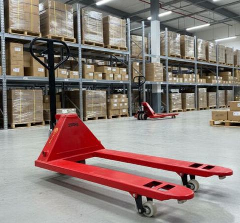 Khi nào doanh nghiệp nên chuẩn hóa xe nâng tay cơ thay vì mua theo từng đợt?