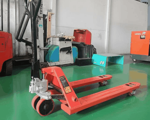 Những dấu hiệu cho thấy xe nâng tay cơ đang hoạt động kém hiệu quả