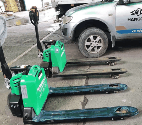 Xe chạy 2–3 ca mỗi ngày: Có còn phù hợp để sử dụng xe nâng tay cơ?