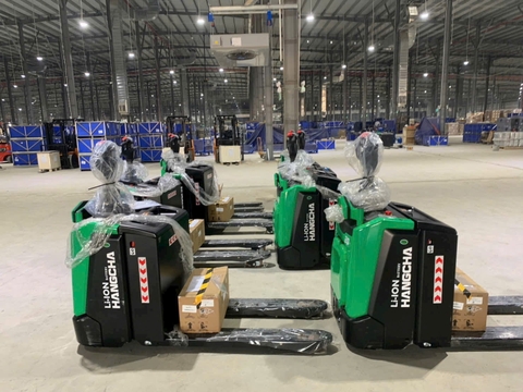 Khi nào chi phí bảo trì xe nâng điện pallet bắt đầu “rẻ” hơn xe nâng tay cơ?