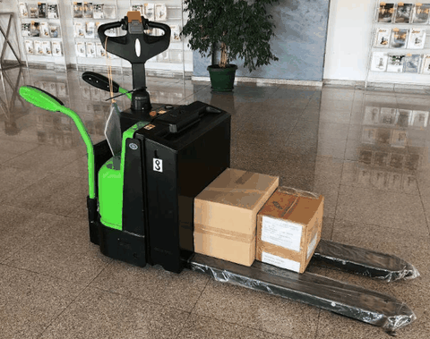 Vì sao xe nâng tay là thiết bị thiết yếu khi sử dụng pallet?
