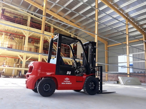 Xe nâng dầu trên 3.5 tấn: Khi doanh nghiệp cần nhiều hơn một chiếc xe nâng thông thường