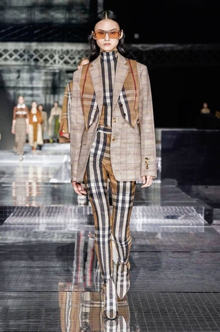 10 SỰ THẬT THÚ VỊ VỀ THƯƠNG HIỆU BURBERRY10