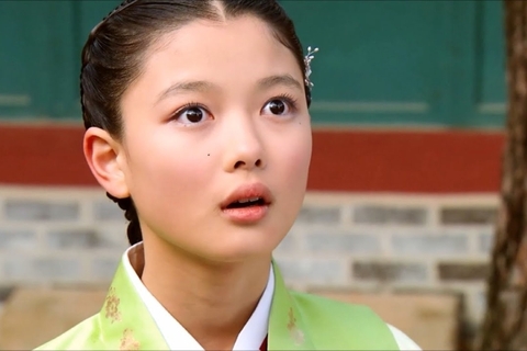 Ý Nghĩa Vị Trí Nốt Ruồi Trên Mặt Nữ Chi Tiết 2024